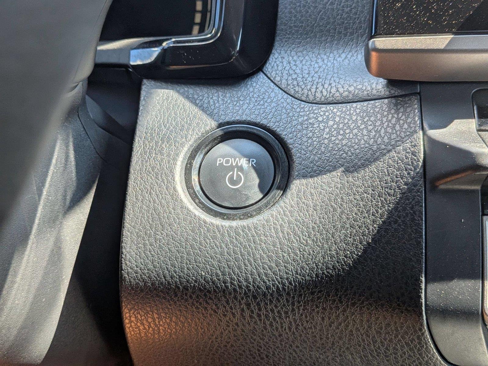 Used 2025  TOYOTA  image 29
