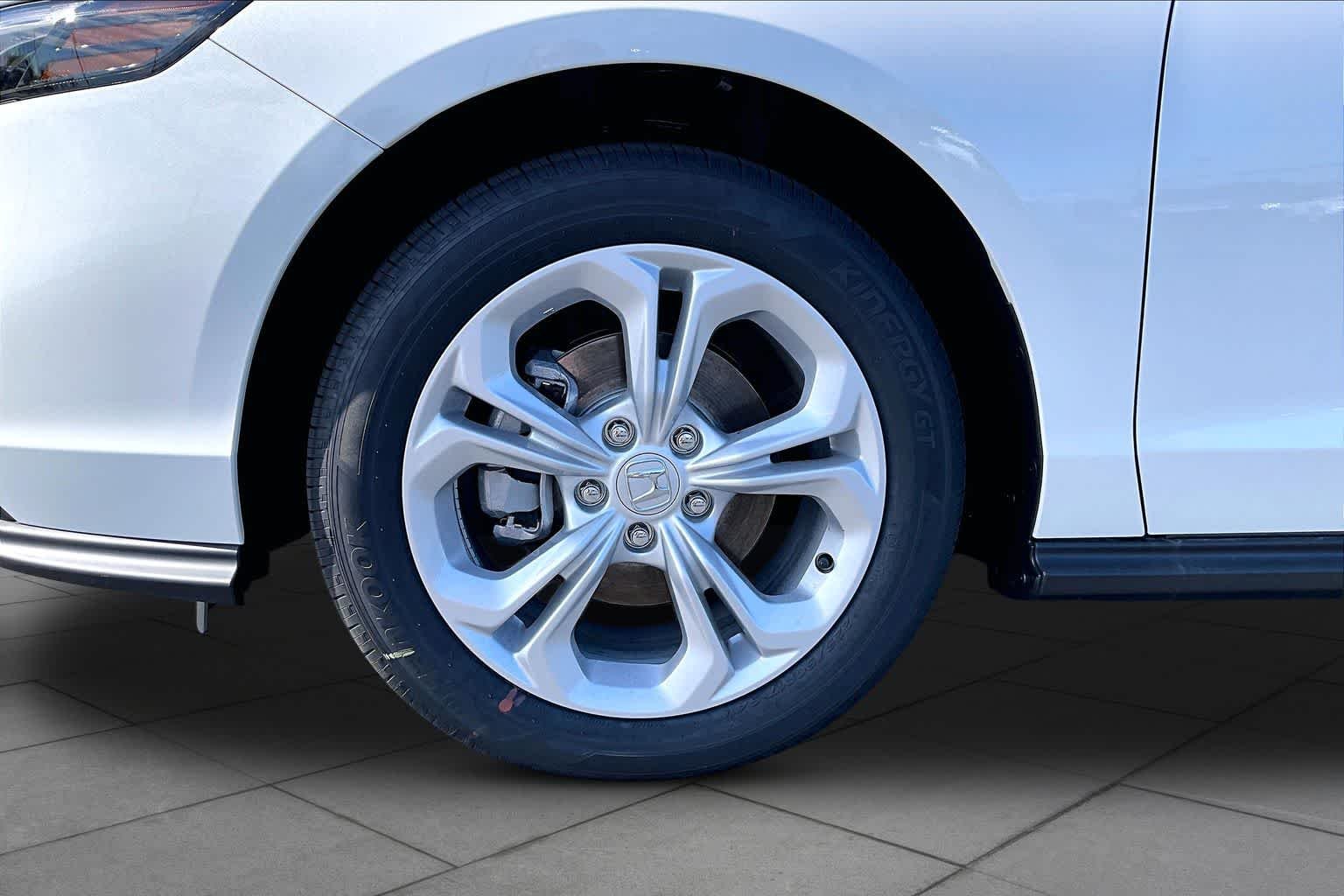 New 2026 Platinum White Pearl Honda LX image 11
