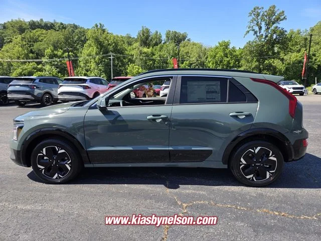 New 2026 Green Kia Wind image 4