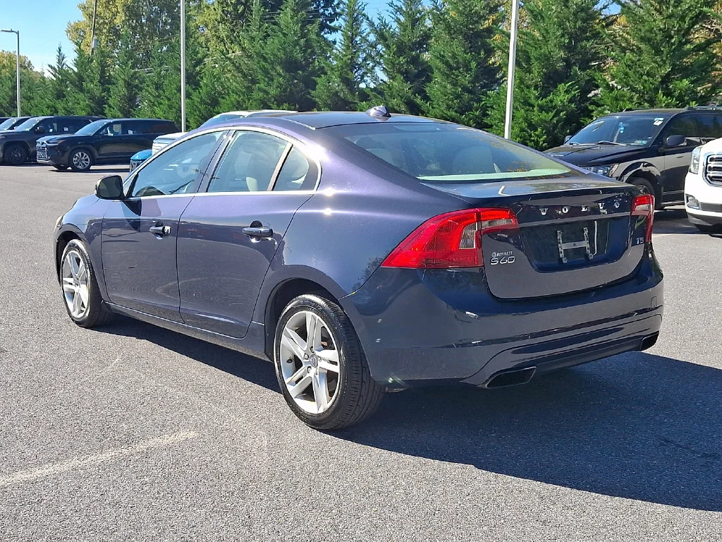 Used 2015 Blue Volvo T5 Premier image 6