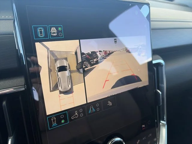 New 2026 White GMC Elevation image 17
