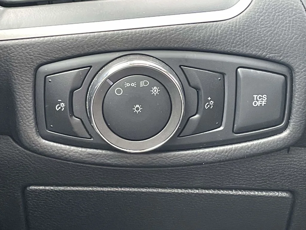 Used 2024 Gray Ford SEL image 28