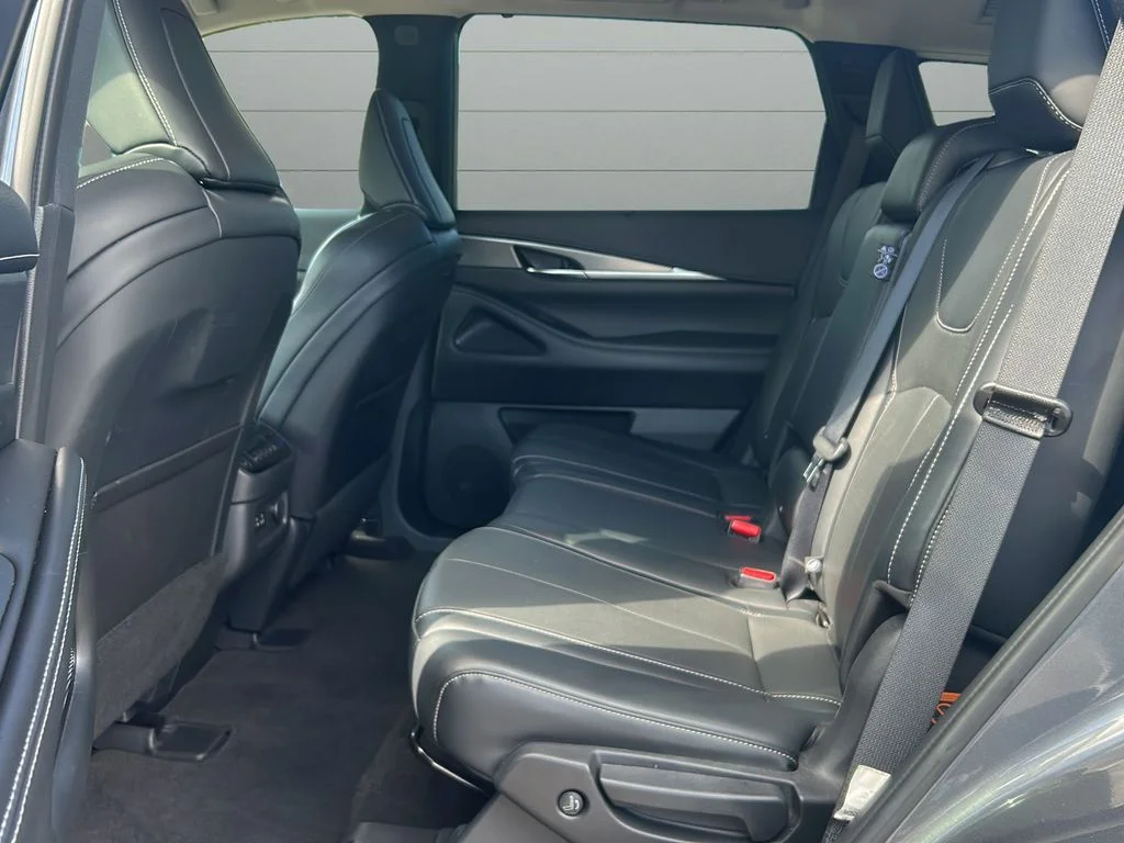 Used 2023 Gray INFINITI LUXE image 11