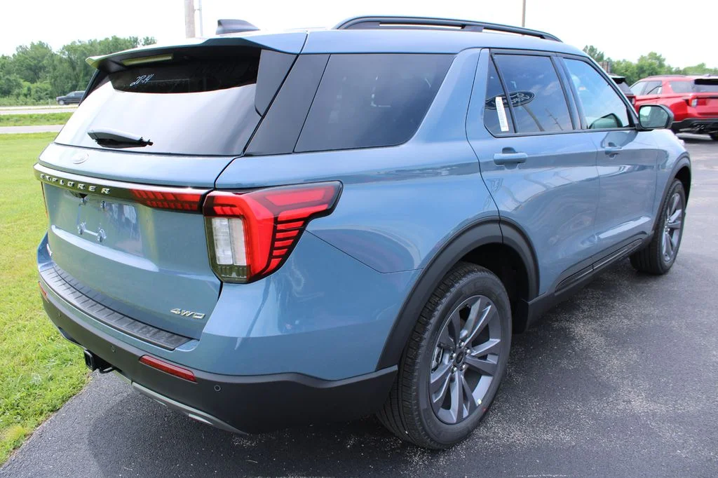 New 2026 Vapor Blue Metallic Ford Active image 15