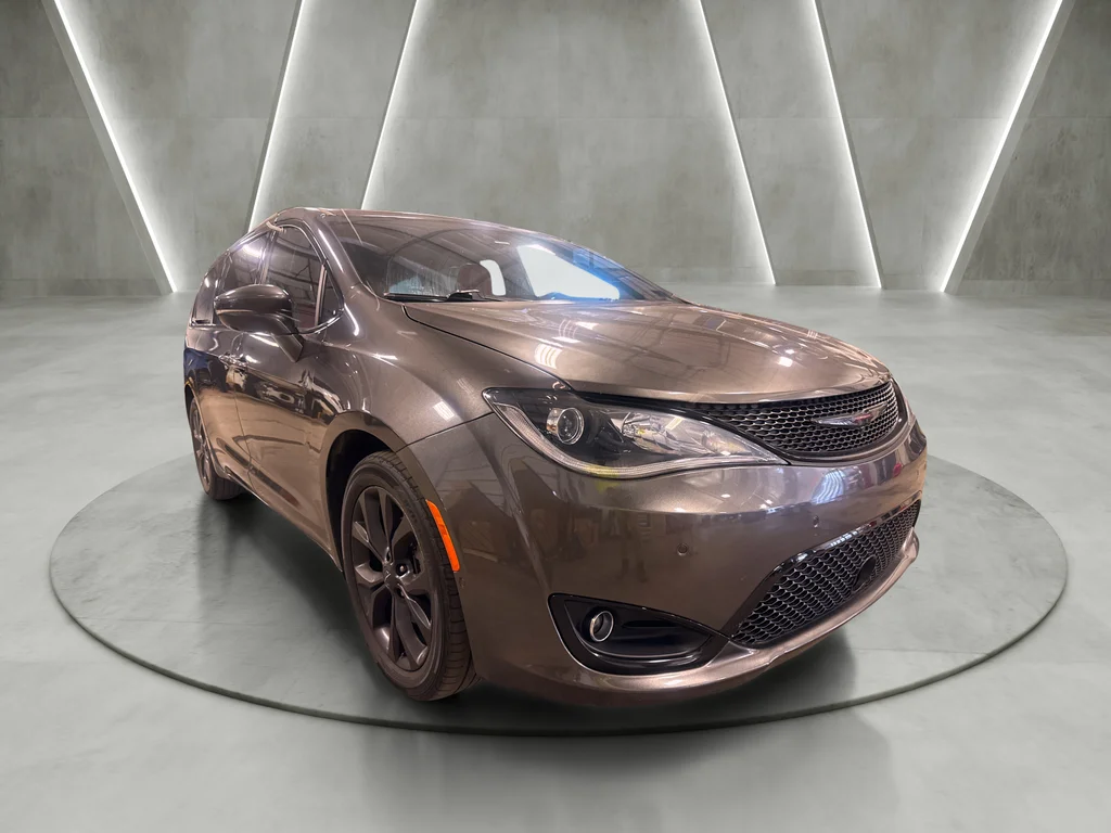 2020 Chrysler Pacifica Limited Red S's photo