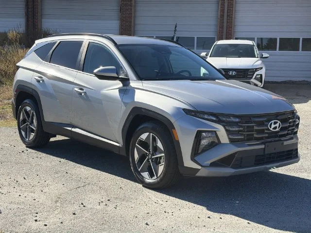 Used 2025 Silver Hyundai SEL image 15