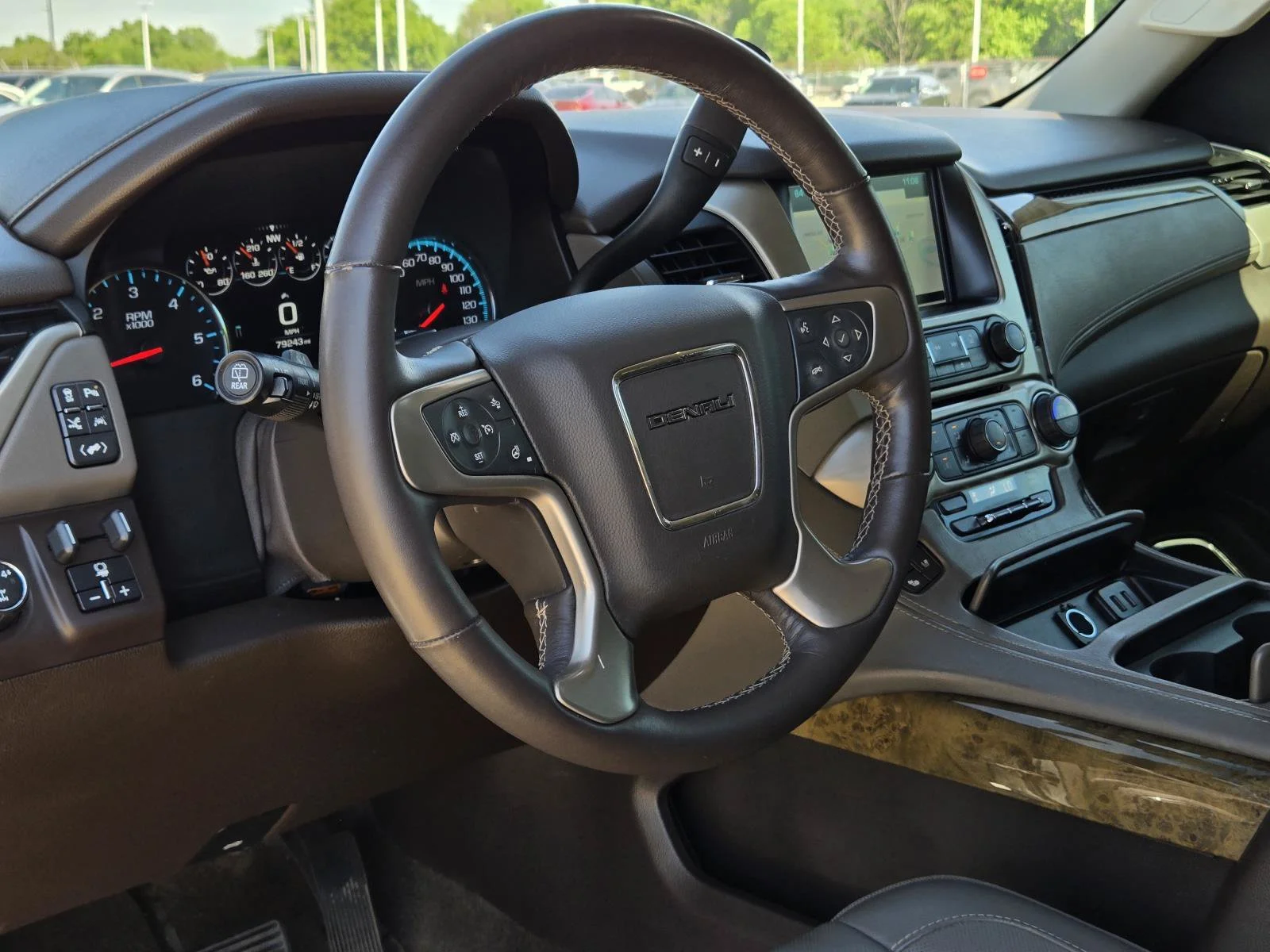 Used 2017 White Frost Tricoat GMC Denali image 33