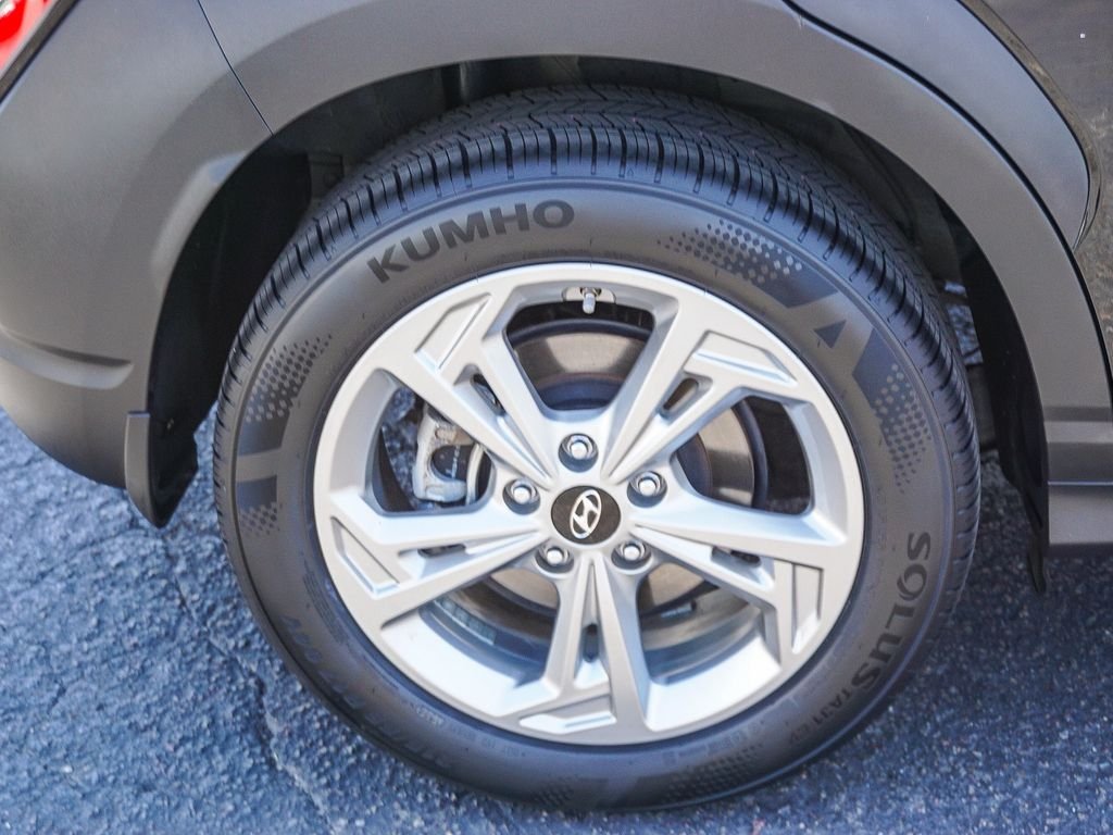 Used 2023 Black Hyundai SEL image 9