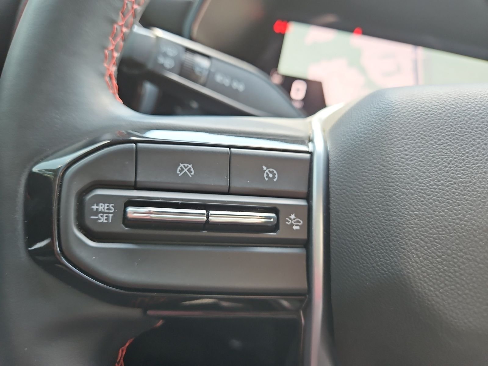 Used 2025 Gray Chevrolet Z71 image 25