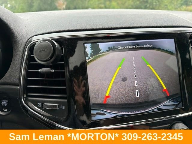 Used 2022 Gray Jeep Laredo X image 8