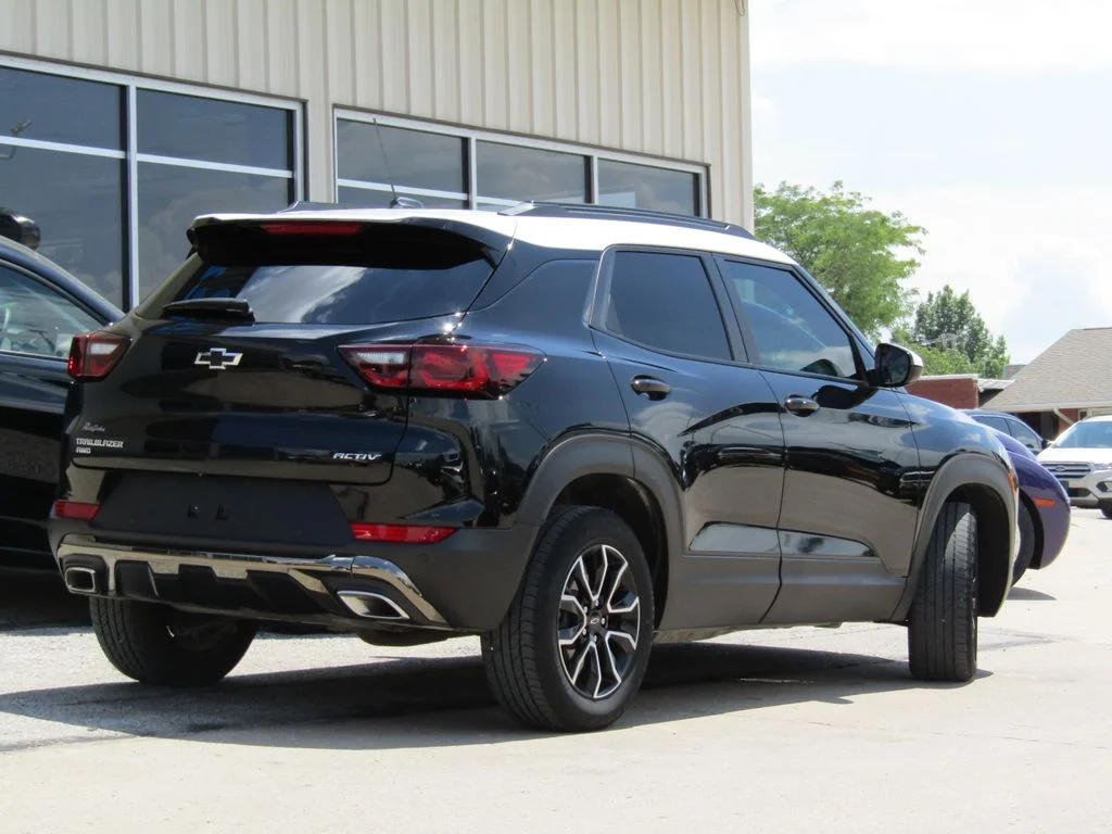 Used 2025 Black Chevrolet ACTIV image 3