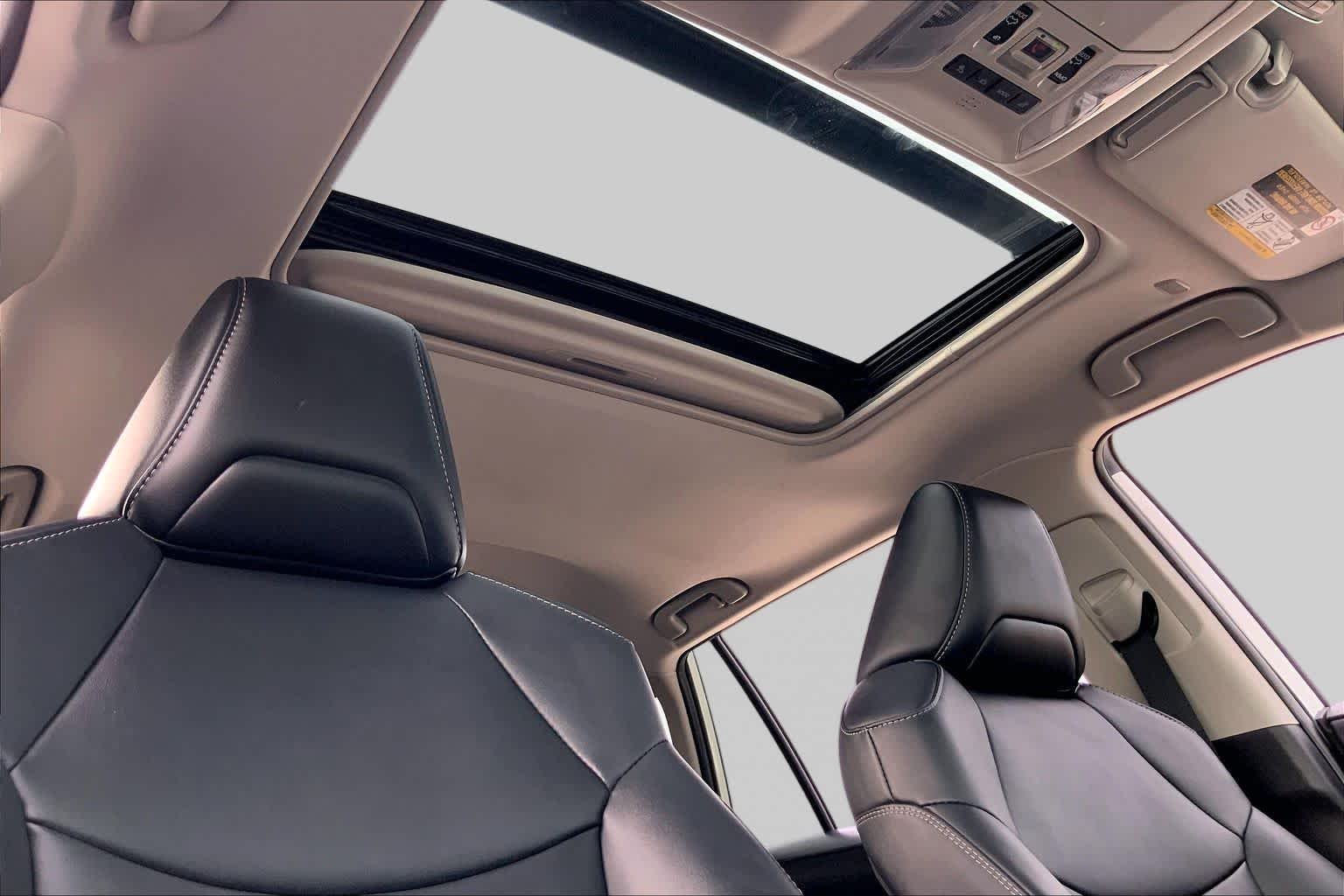 Used 2025 Wind Chill Pearl Toyota XLE Premium image 14