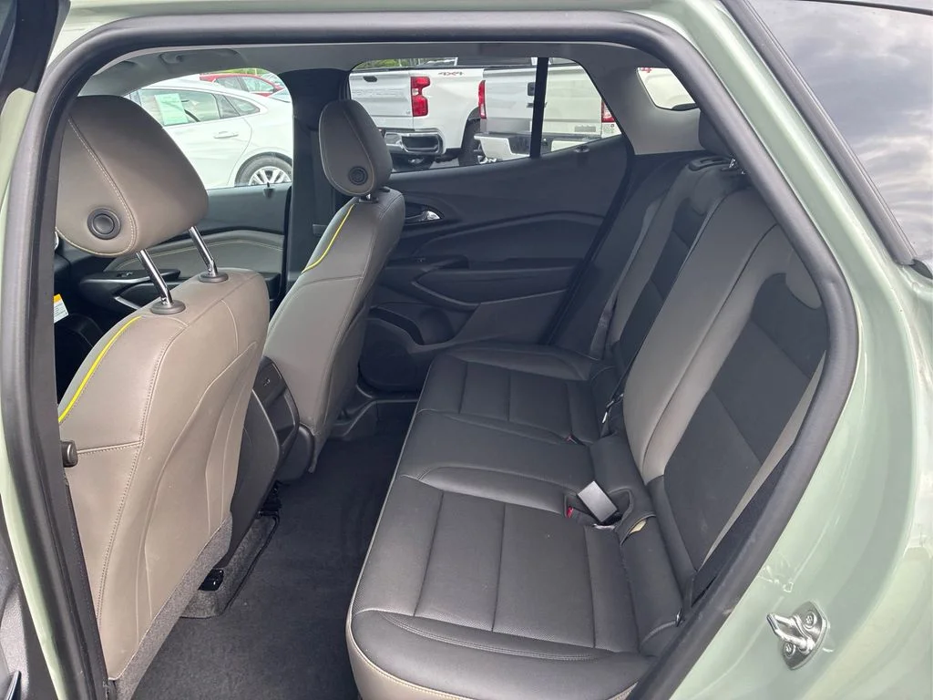 Used 2024 Green Chevrolet ACTIV image 21