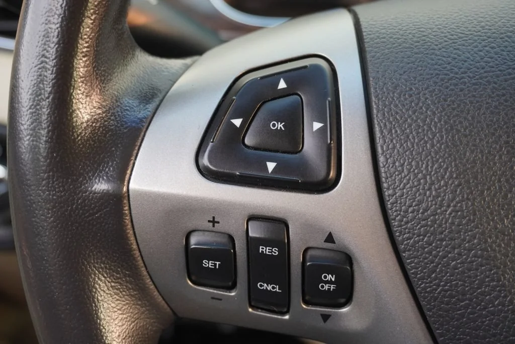 Used 2015 Red Ford Limited image 19