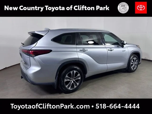 Used 2021 Silver Toyota XLE image 7
