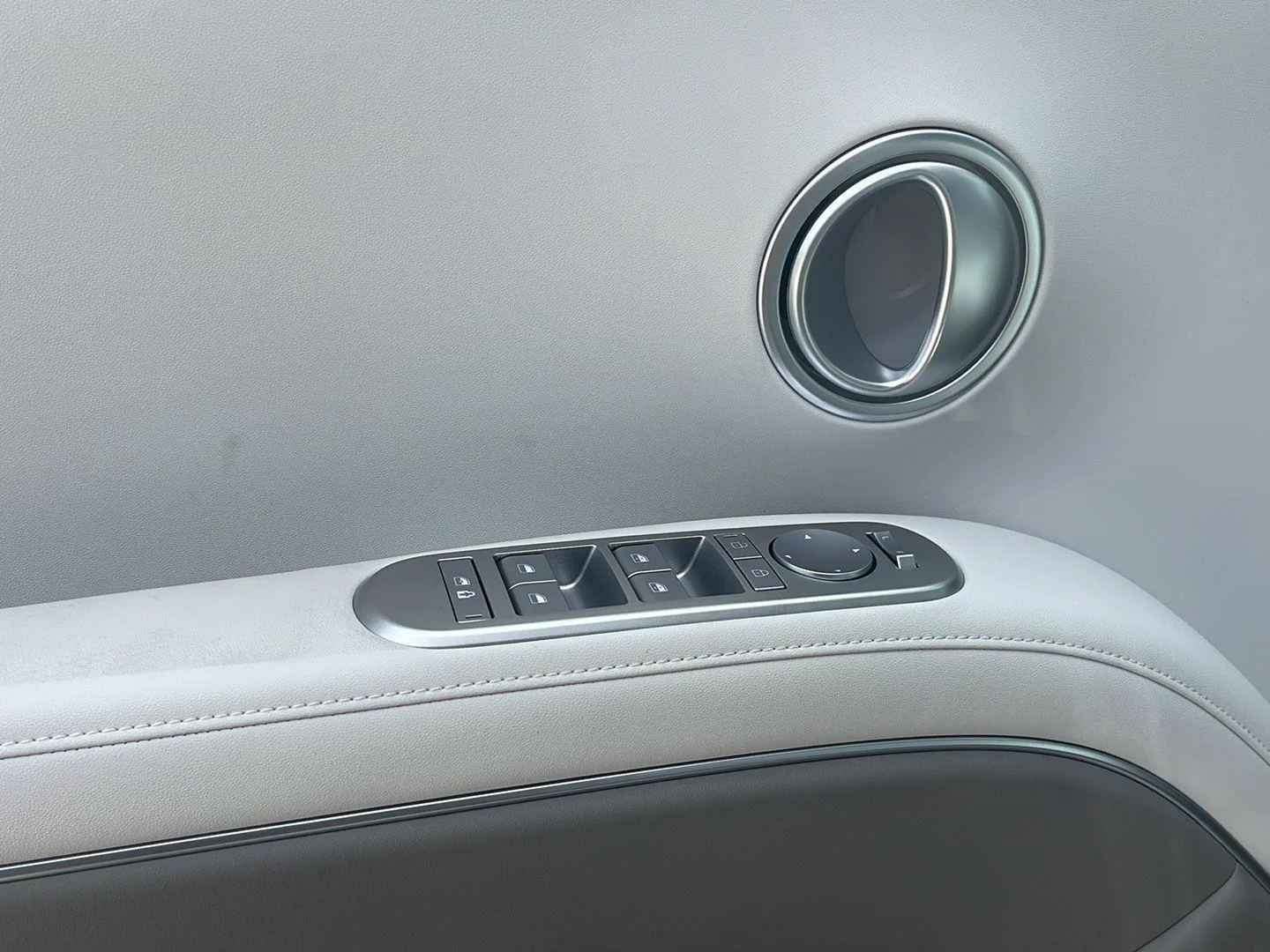 New 2026 Ecotronic Gray Pearl Hyundai SEL 7P image 16