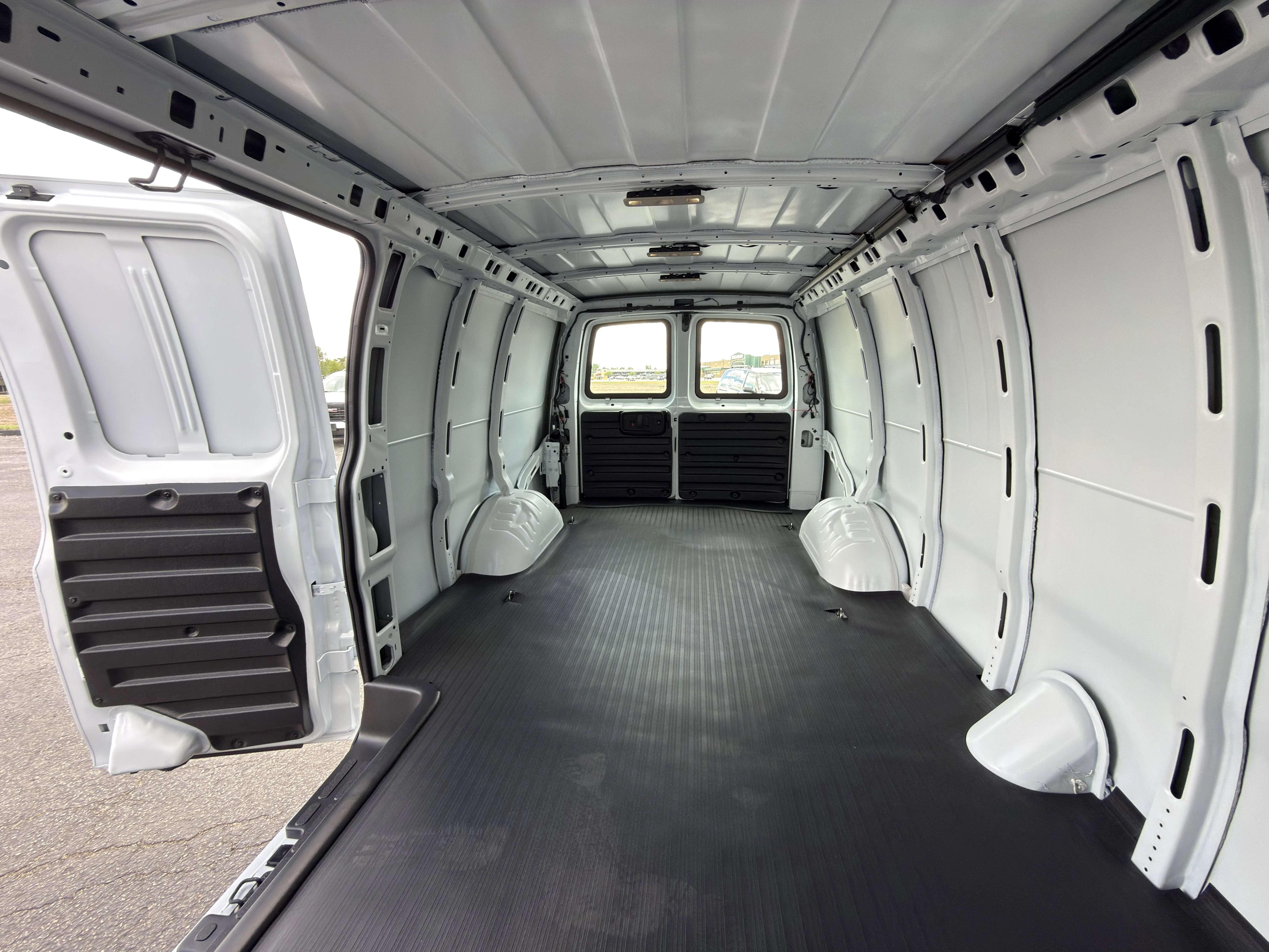 2026 GMC Savana Cargo Work Van - Photo 22