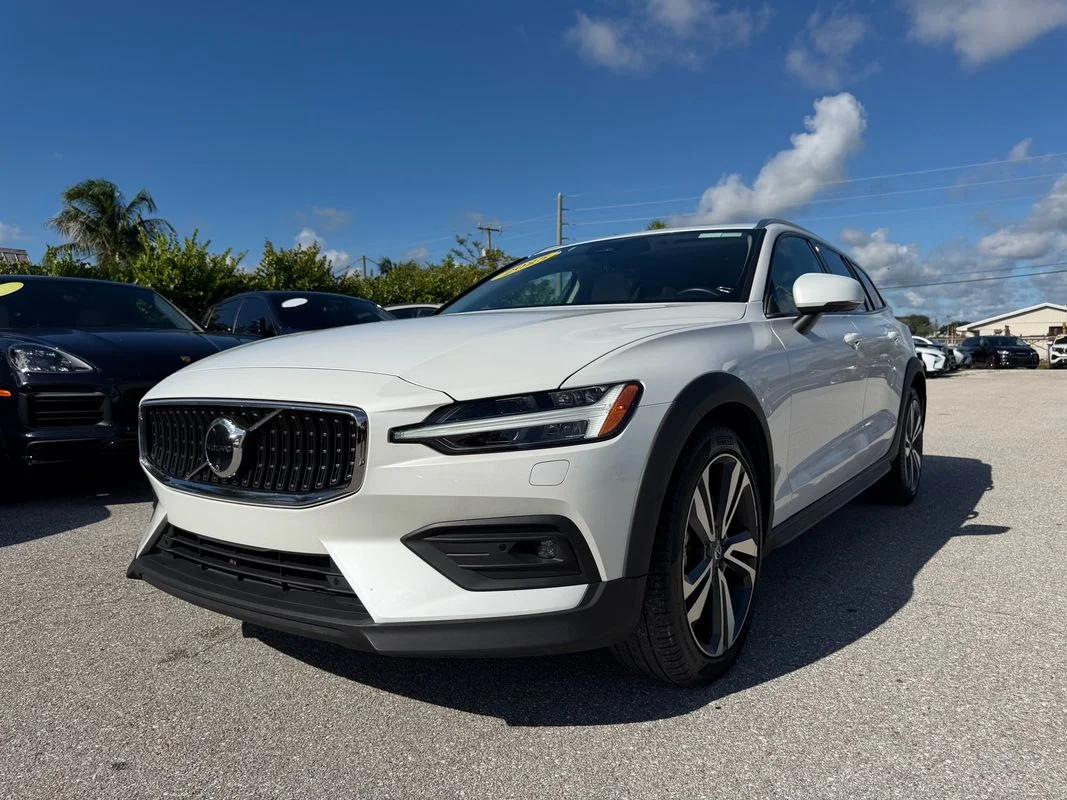 2025 Volvo V60 Cross Country