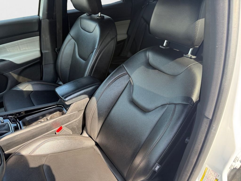 Used 2024 White Jeep Limited image 24
