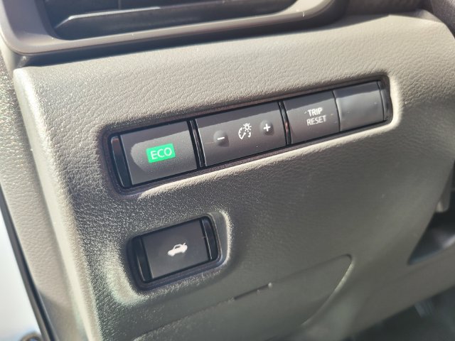 Used 2021 White Nissan S image 19