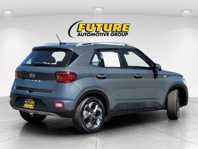Used 2025 Gray Hyundai SEL image 4