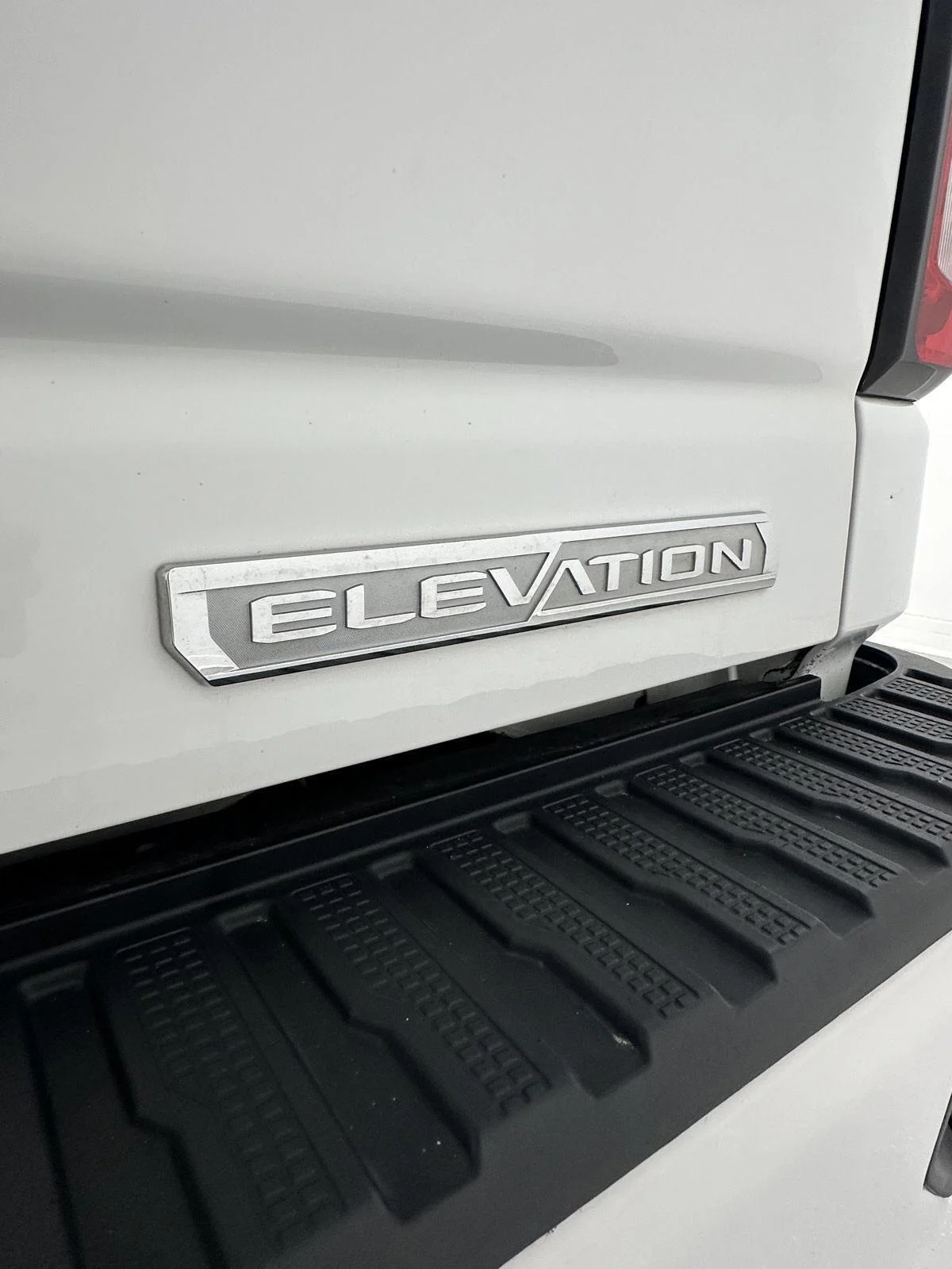 Used 2022 Summit White GMC Elevation image 31