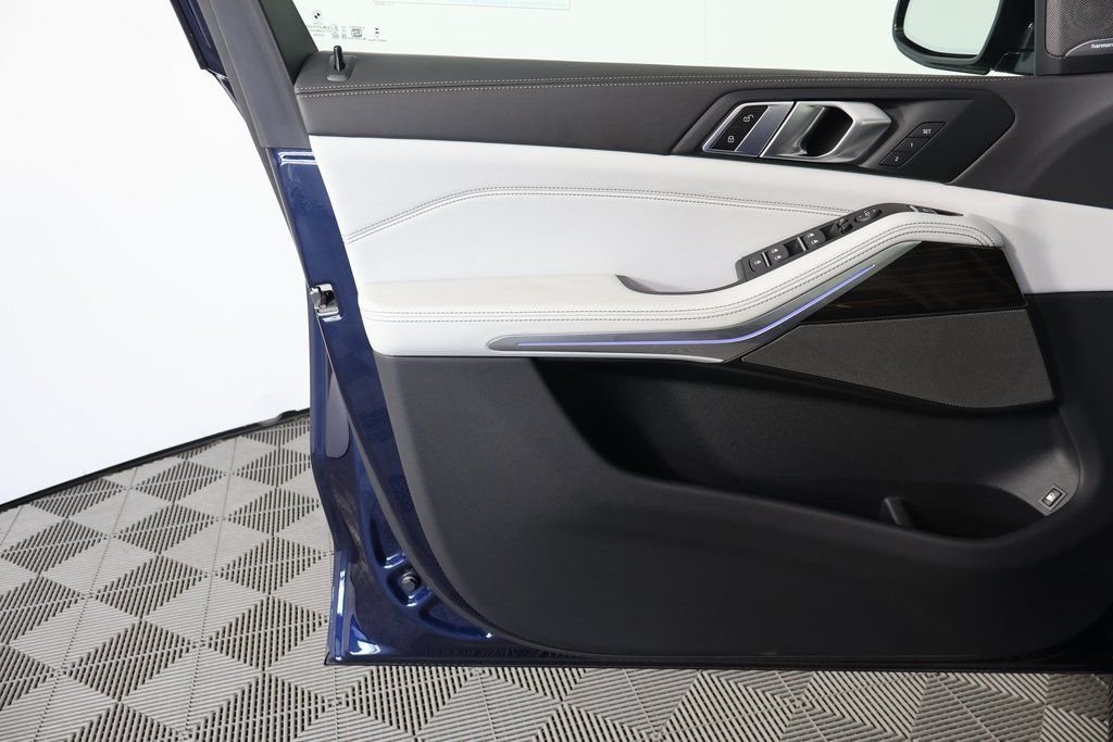 2026 BMW X5 50e - Photo 12