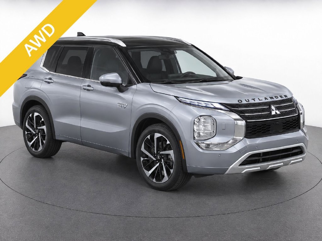 Used 2023  Mitsubishi SEL image 2