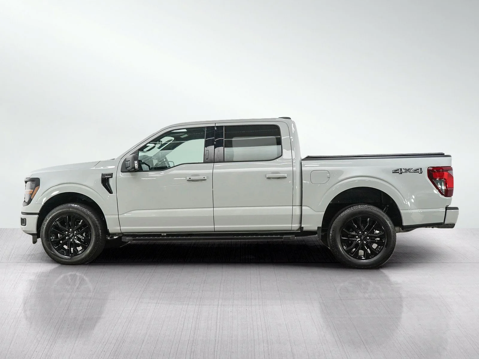 Used 2024 Avalanche Ford XLT image 2