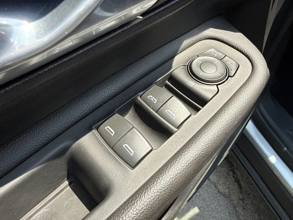 Used 2023 Sterling Metallic GMC SLT image 21