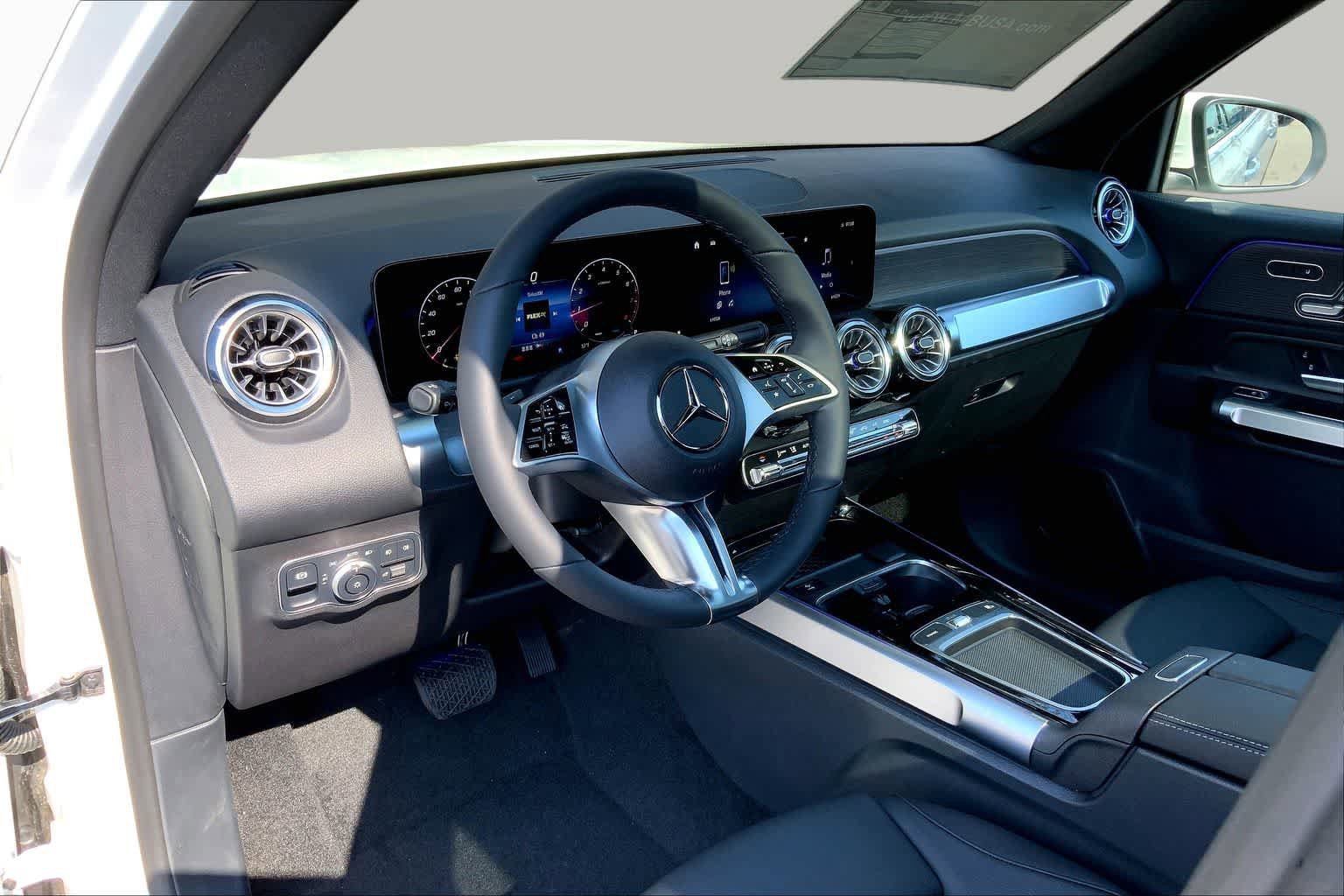 New 2026 Polar White Mercedes-Benz GLB 250 image 9
