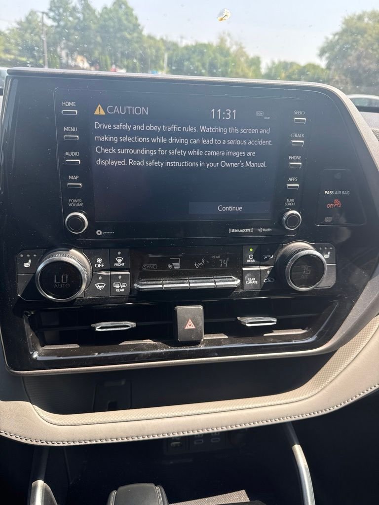 Used 2022  Toyota XLE image 10