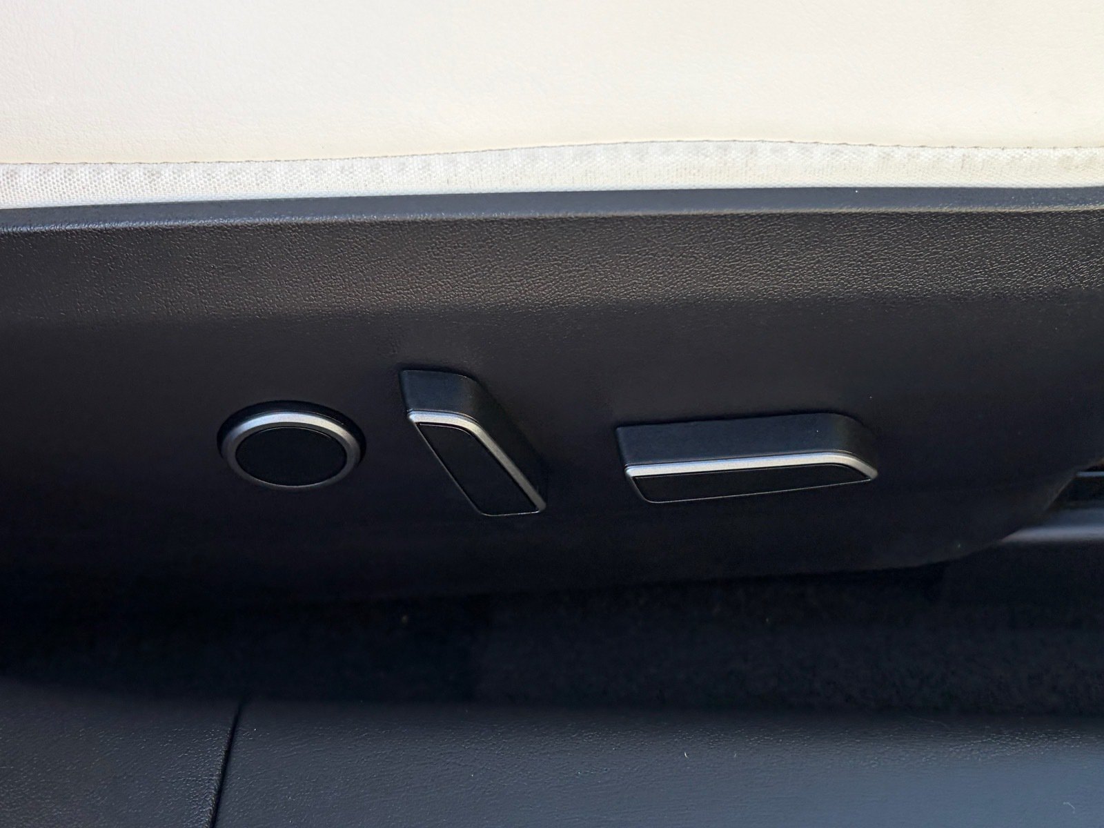 Used 2021  Tesla Standard Range Plus image 31