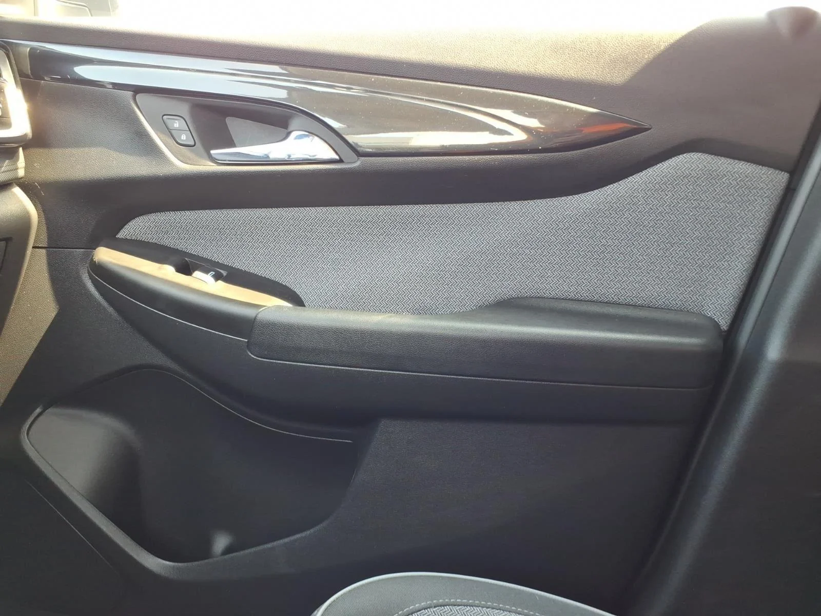 Used 2024 Summit White Chevrolet LT image 27