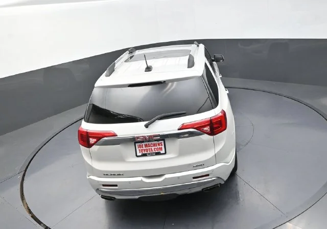 Used 2018 White GMC Denali image 27
