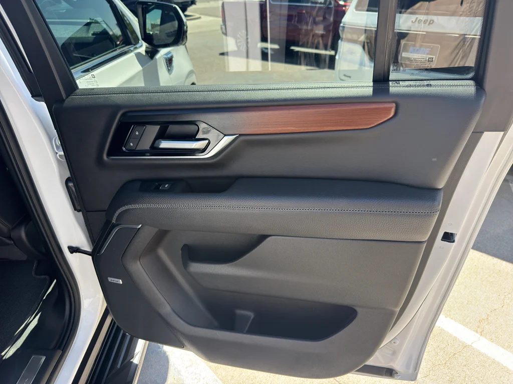 Used 2025 White GMC Denali image 11