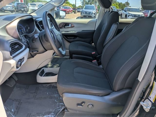 Used 2023 Black Chrysler LX image 19