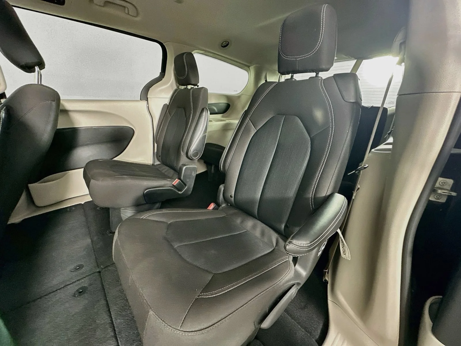 Used 2023 Black Chrysler LX image 23