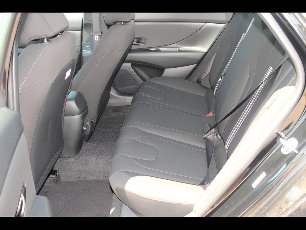 2025 Hyundai Elantra SEL - Photo 12