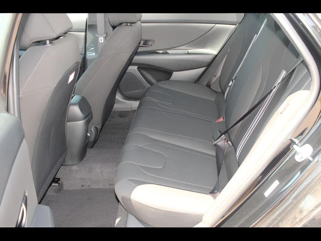 2025 Hyundai Elantra SEL - Photo 12