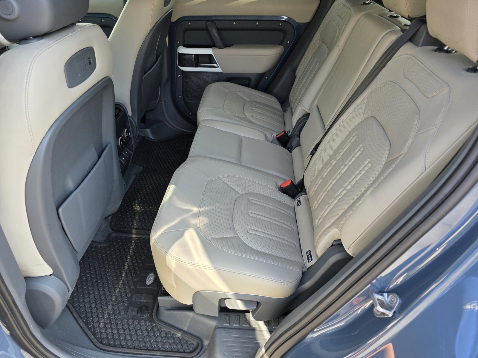 Used 2020 Tasman Blue Metallic Land Rover 110 P400 HSE image 14
