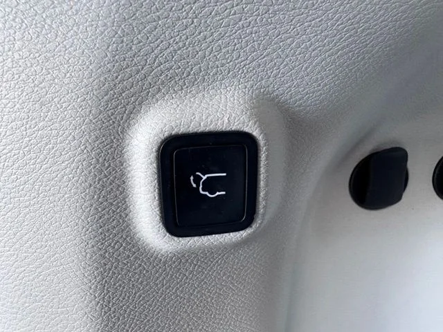 Certified Used 2021 Bright White Clearcoat Jeep Latitude Lux image 23