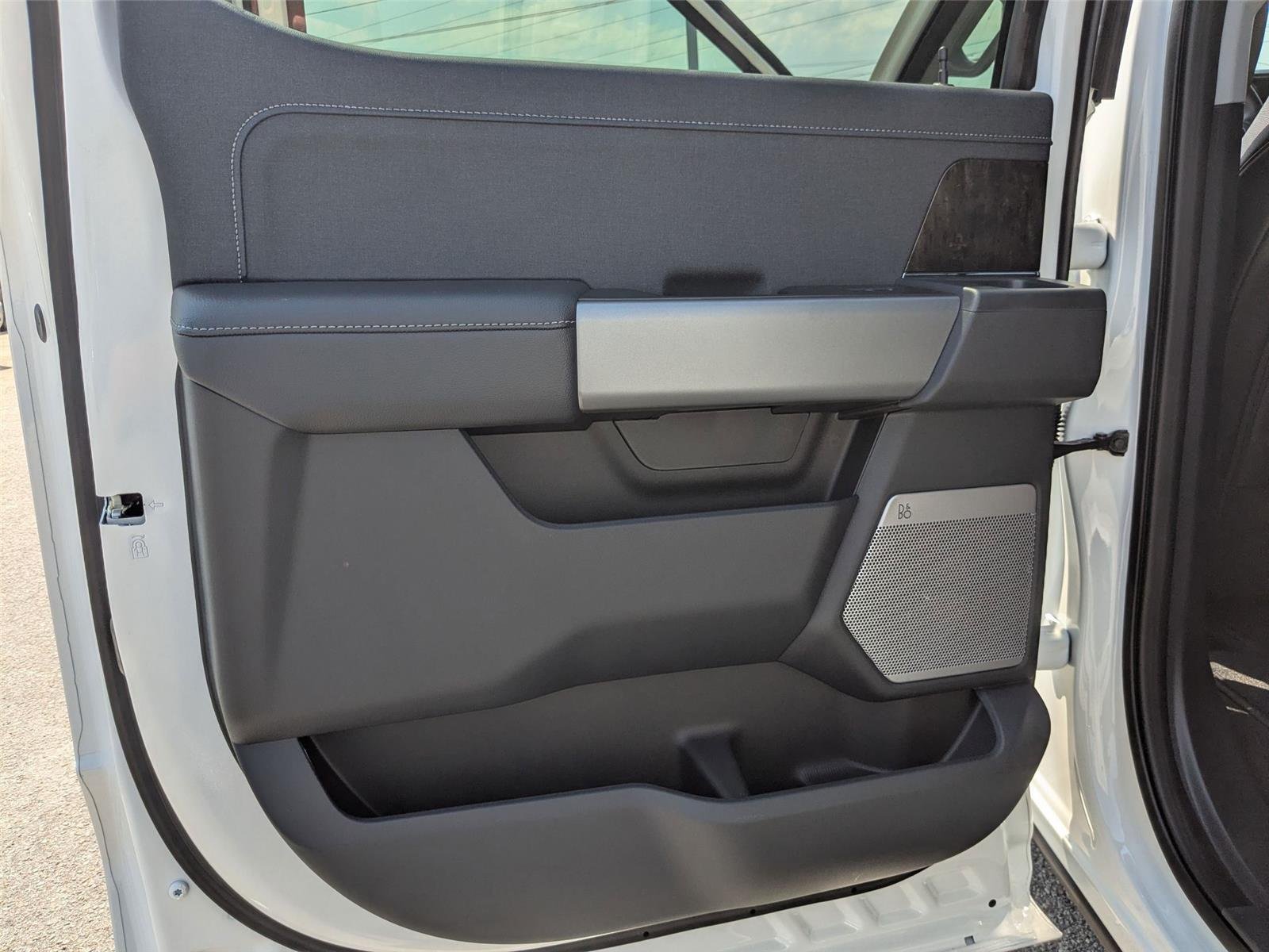 New 2026 Star White Metallic Tri-Coat Ford F-250® Lariat® image 25