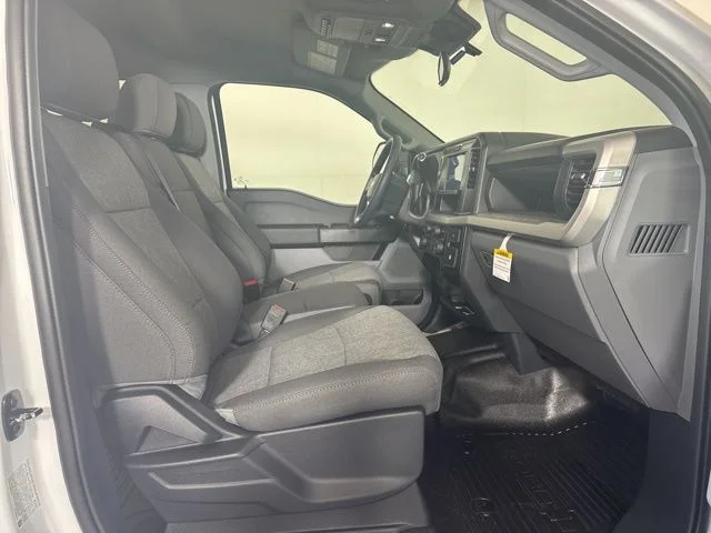 New 2026 Oxford White Ford XL image 4