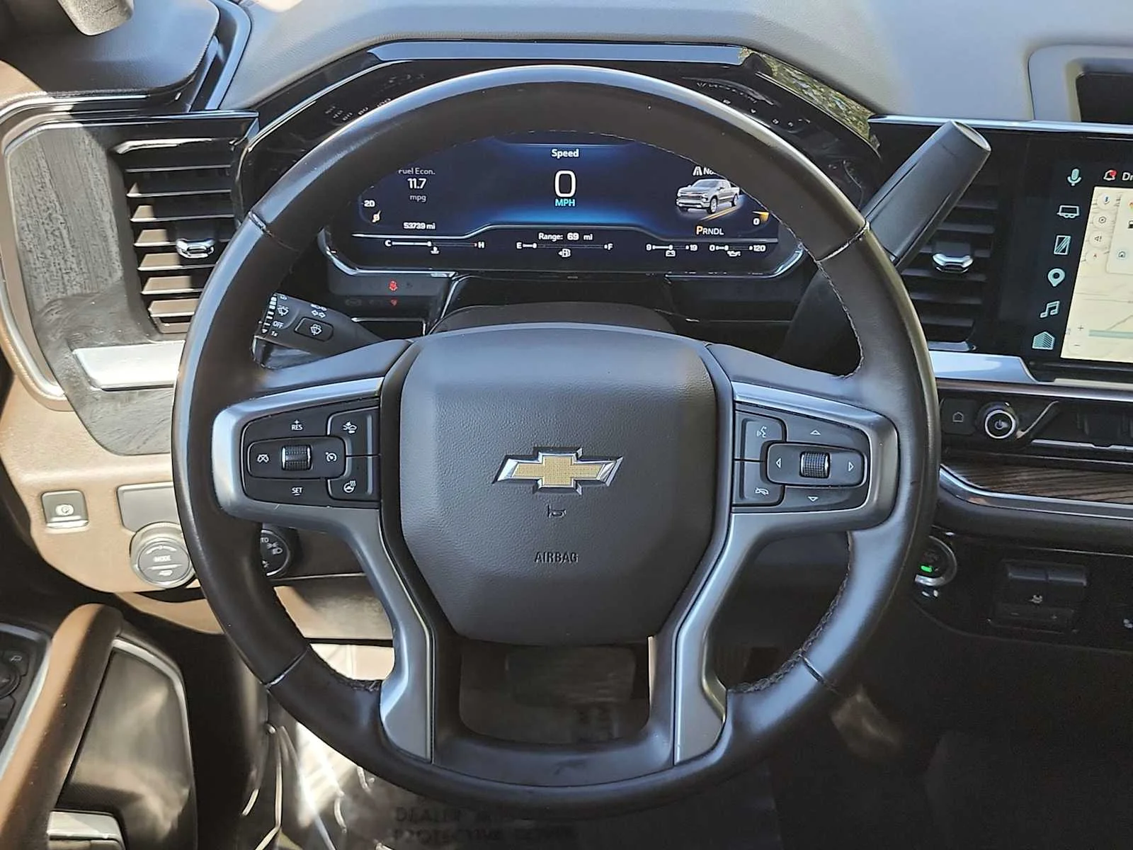 Used 2025 Summit White Chevrolet LT image 28