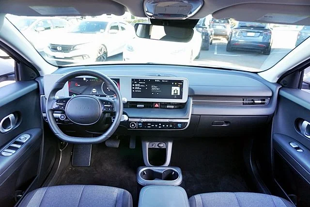 Used 2024 Gray Hyundai SEL image 17