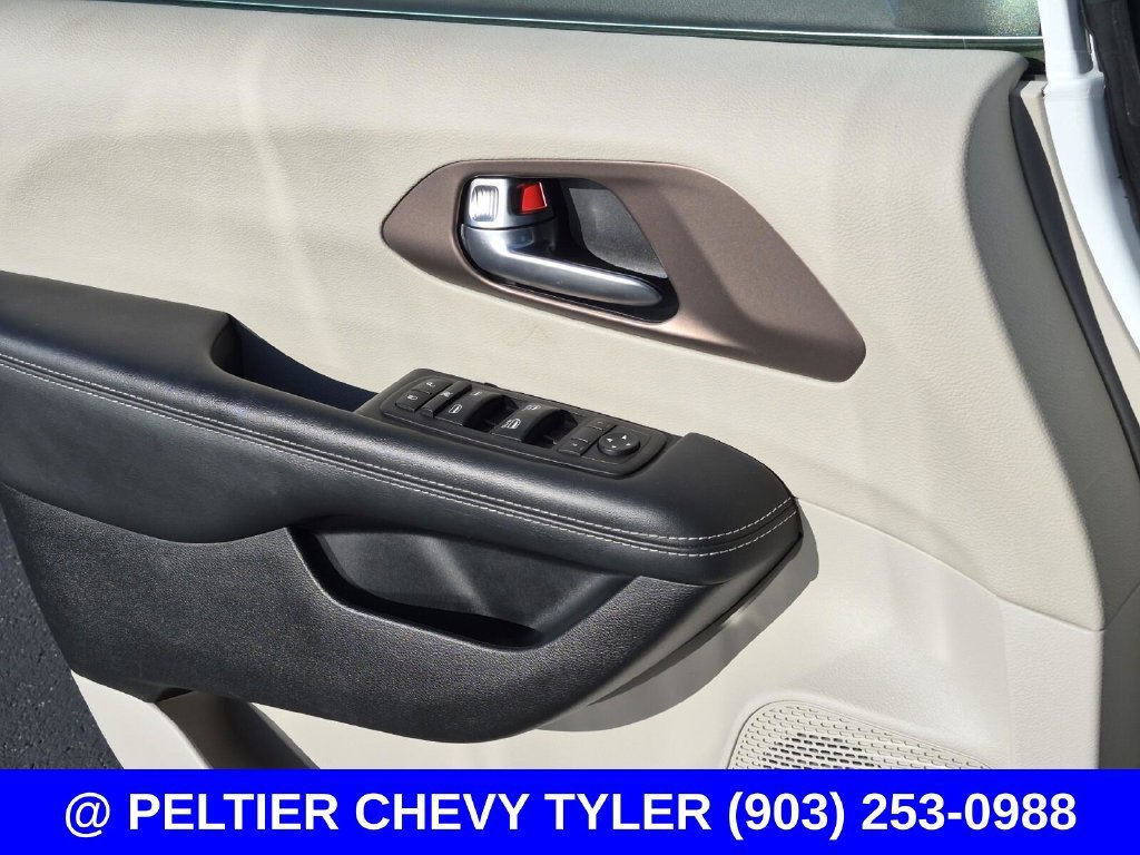 2023 Chrysler Voyager LX - Photo 30