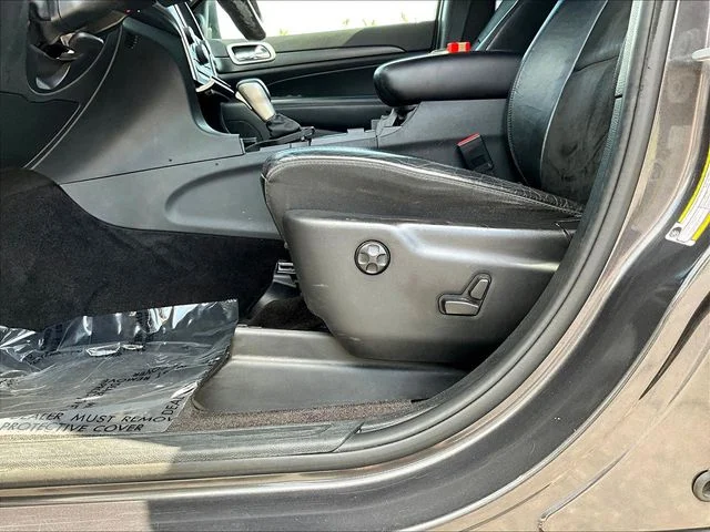 Used 2018 Gray Jeep Altitude image 42