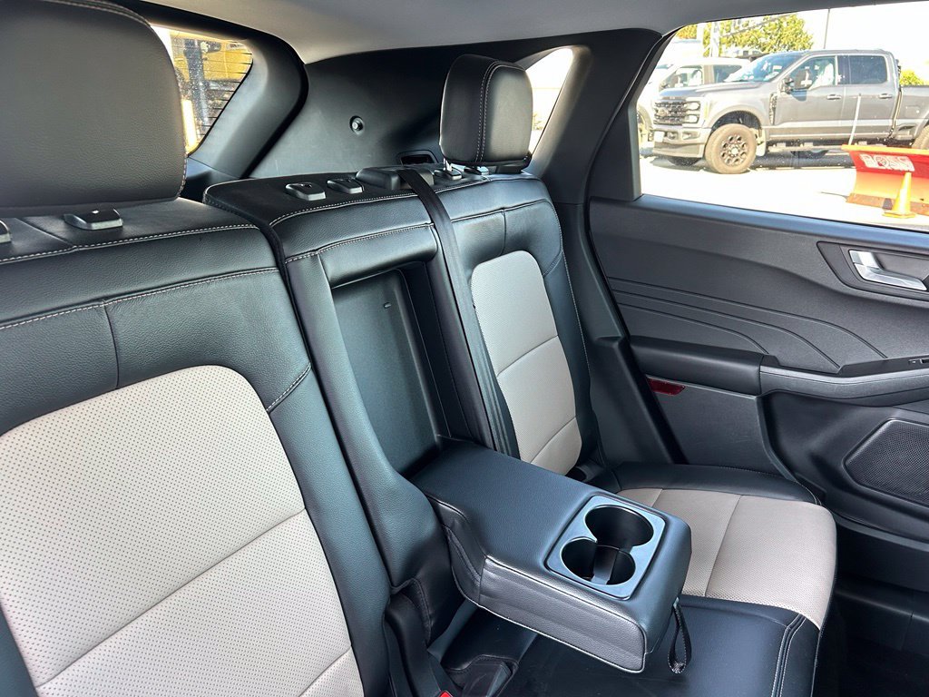 Used 2022 White Metallic Ford Titanium image 30