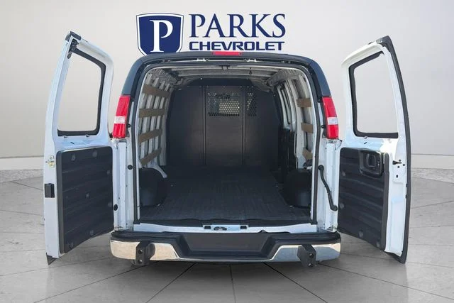 Used 2025 White GMC Work Van image 19